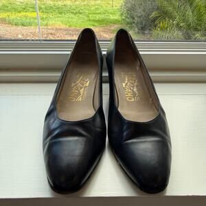 Vintage Salvatore Ferragamo Black Leather Pumps 8 AAAA Rare Narrow Italy